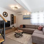 House Daisy Prapatnica