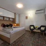 Villa House Daisy Prapatnica