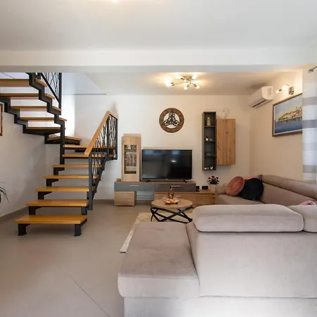 House Daisy * Prapatnica