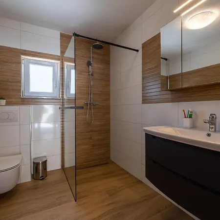 House Daisy וילה Prapatnica